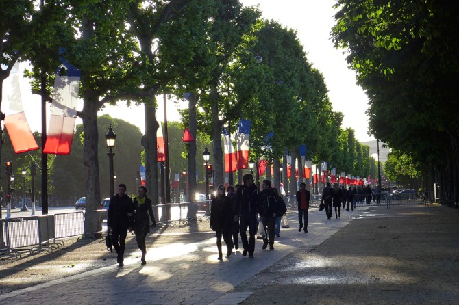 Champs-Elysees-Paris-LOW